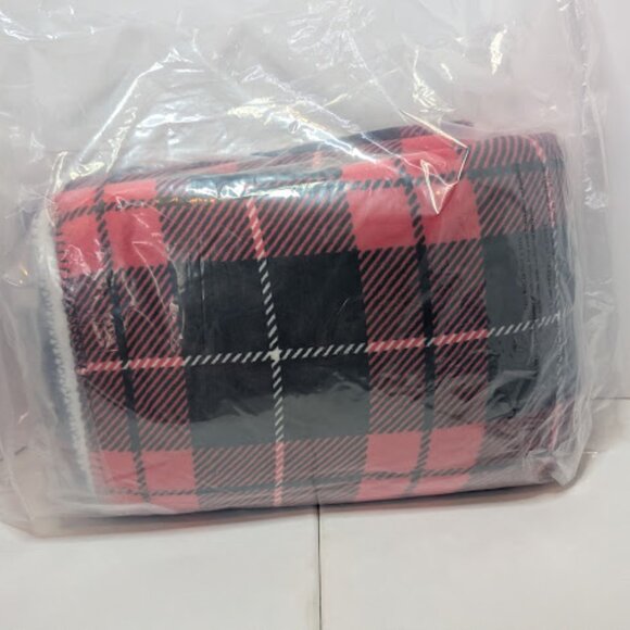 NWT Never Used Victoria’s Secret Plaid Tote Bag & Cozy Blanket Set - Picture 7 of 9